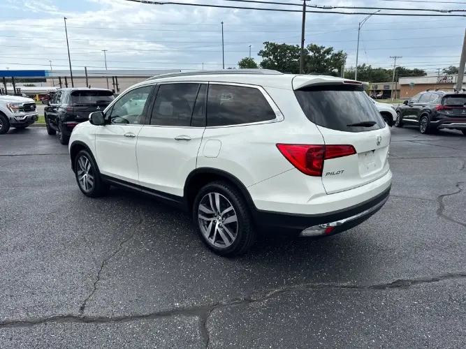 2018 Honda Pilot Elite 4WD photo 3