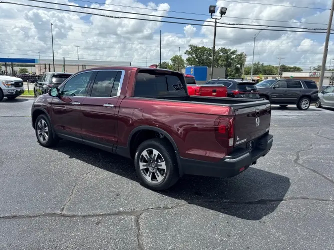 2017 Honda Ridgeline RTL-E AWD photo 3