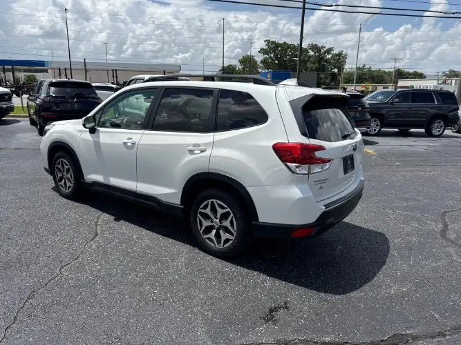 2019 Subaru Forester Premium photo 3