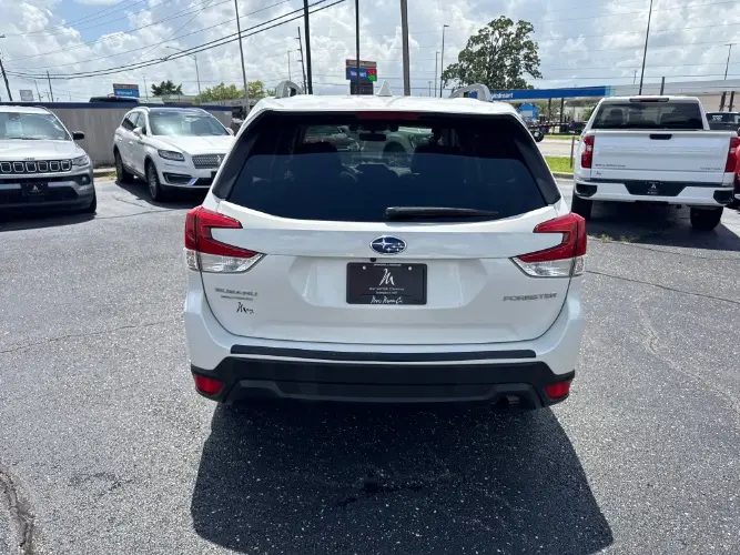 2019 Subaru Forester Premium photo 4