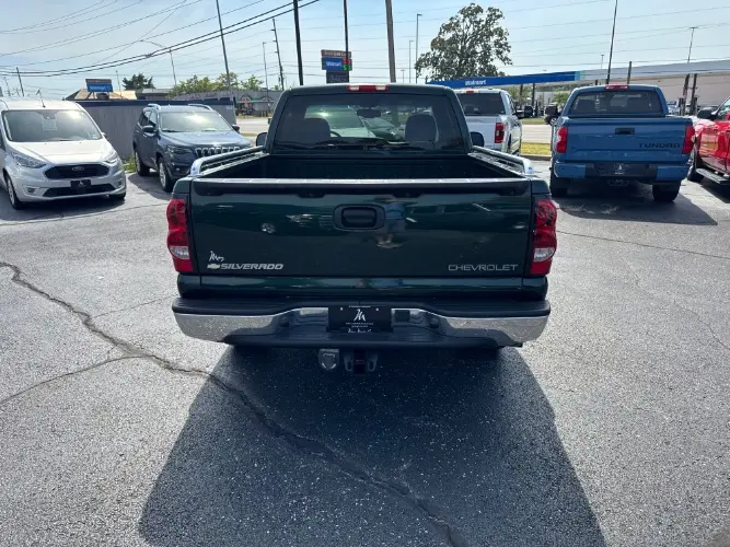 2005 Chevrolet Silverado 1500 LS Regular Cab SWB photo 4