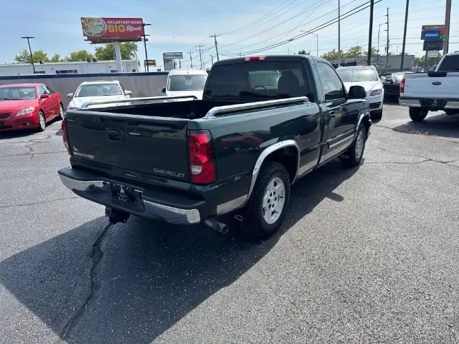 2005 Chevrolet Silverado 1500 LS Regular Cab SWB photo 5