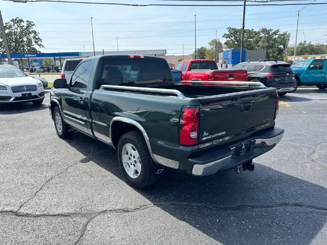 2005 Chevrolet Silverado 1500 LS Regular Cab SWB photo 3