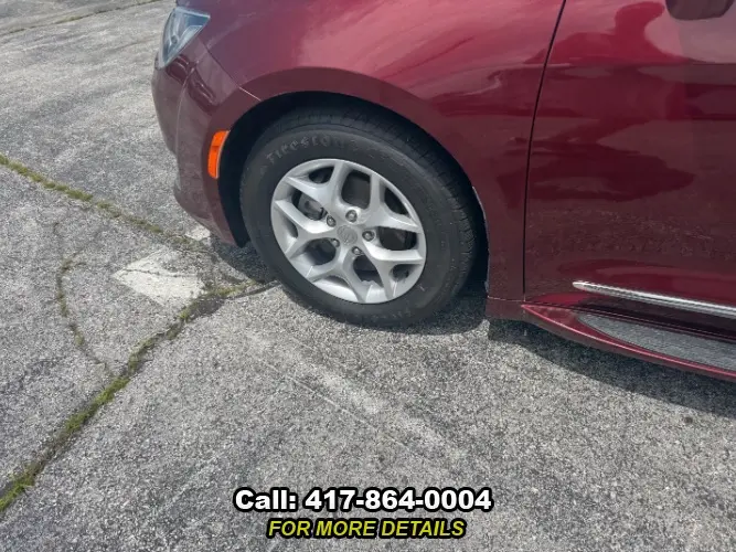 2017 Chrysler Pacifica Touring-L photo 5