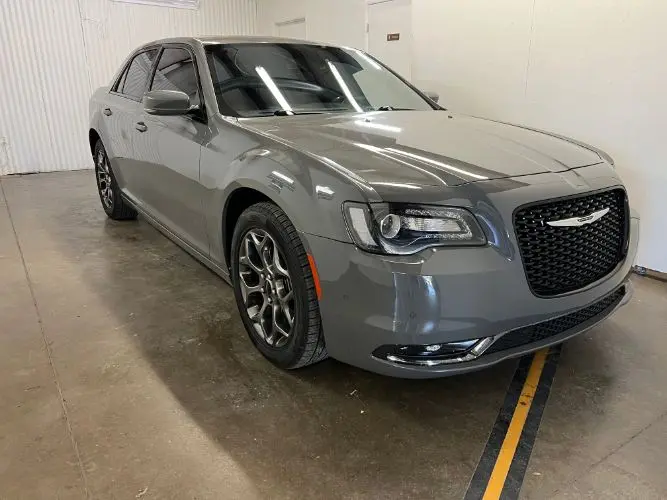 2017 Chrysler 300 S AWD photo 5
