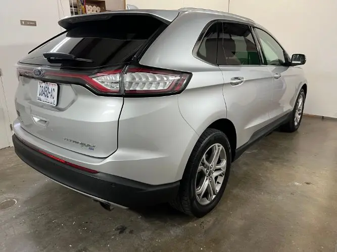 2015 Ford Edge Titanium AWD photo 4