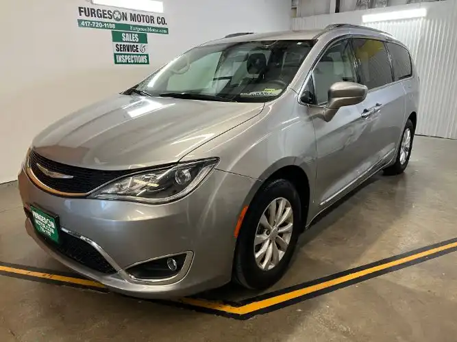 2018 Chrysler Pacifica Touring L's photo