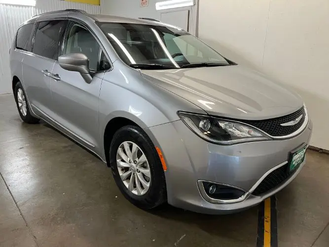 2018 Chrysler Pacifica Touring L photo 5