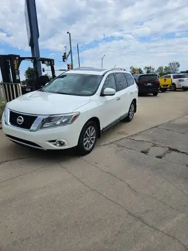 2015 Nissan Pathfinder SL 4WD's photo