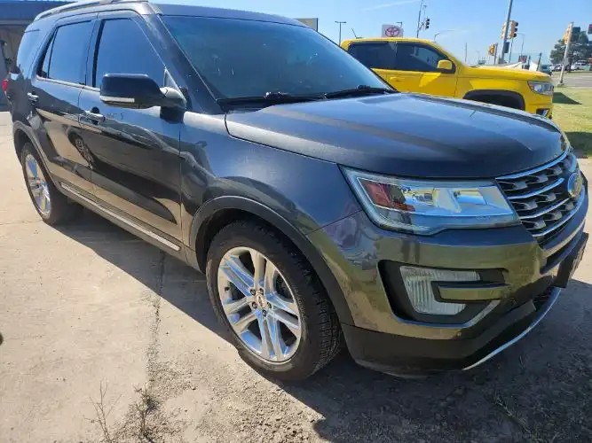 2017 Ford Explorer XLT 4WD's photo