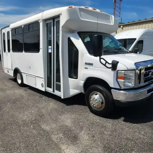2015 Ford E-Series SRW E-350 Super Duty 138 in WB's photo