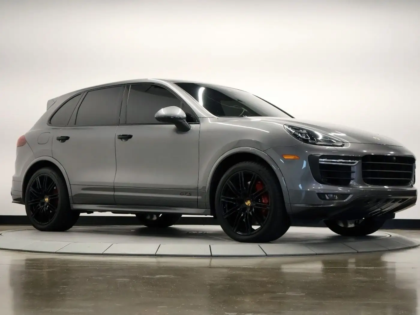 2017 Porsche Cayenne GTS photo 1