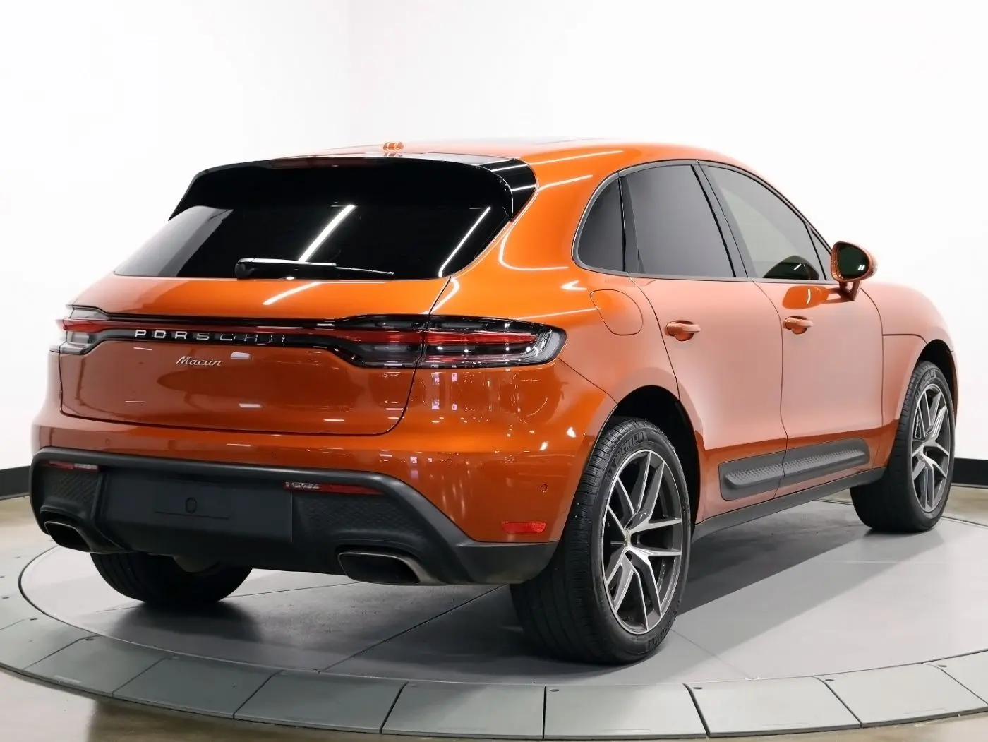 2023 Porsche Macan Base photo 3