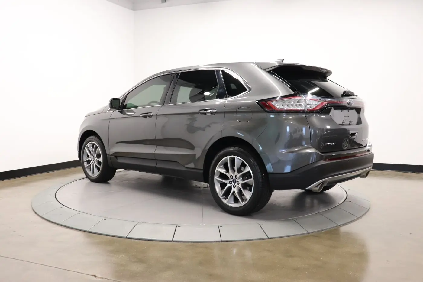 2017 Ford Edge Titanium photo 5