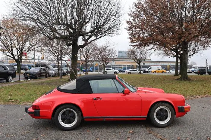 1984 Porsche 911 Carrera photo 3
