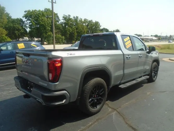 2023 GMC Sierra Elevation 4WD Double Cab Standard Box photo 3