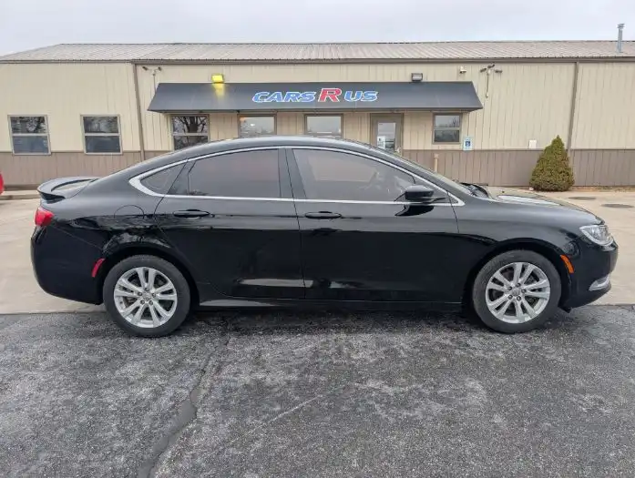 2016 Chrysler 200 Limited's photo