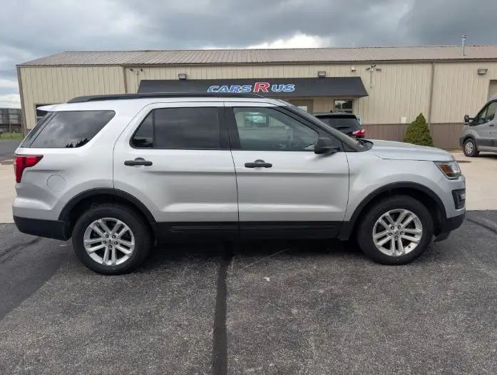 2017 Ford Explorer Base 4WD photo 1