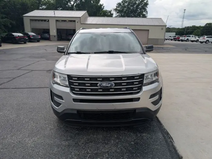 2017 Ford Explorer Base 4WD photo 3