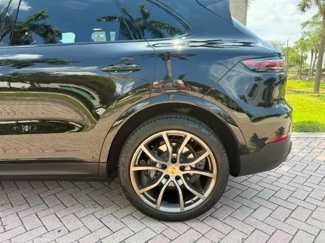 2019 Porsche Cayenne S photo 4