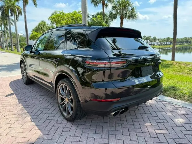 2019 Porsche Cayenne S photo 5