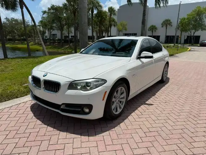 2015 BMW 5 Series 528i Sedan's photo