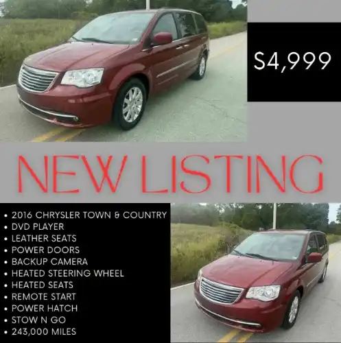 2016 Chrysler Town & Country Touring's photo