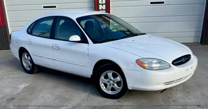 2001 Ford Taurus SE's photo