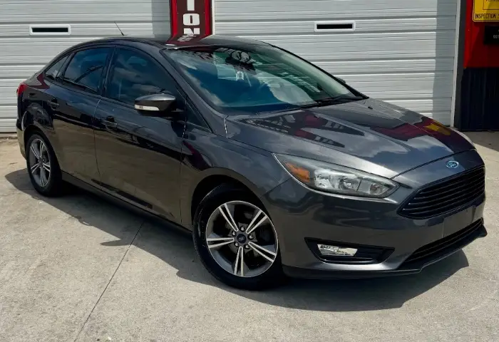 2016 Ford Focus SE Sedan photo 1