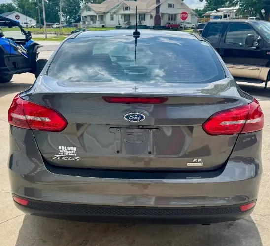 2016 Ford Focus SE Sedan photo 4