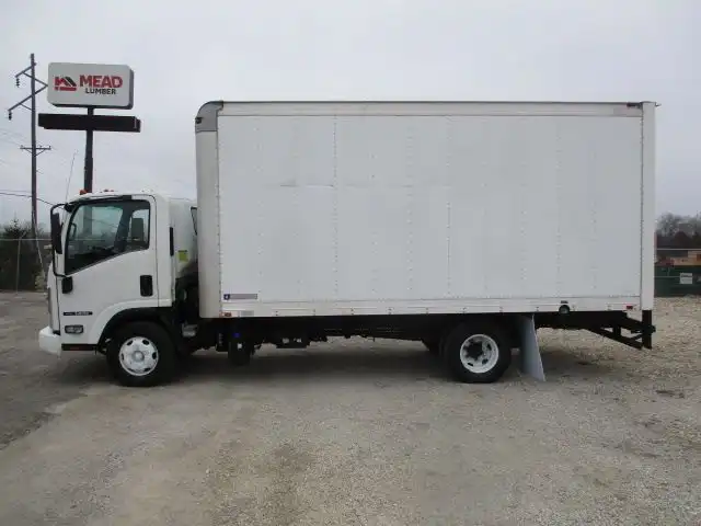 2016 Isuzu NPR's photo