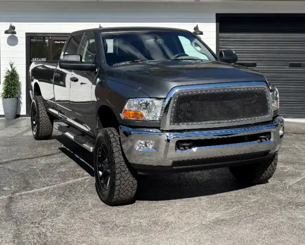 2011 RAM 2500 ST 4X4 Crew Cab SWB photo 1