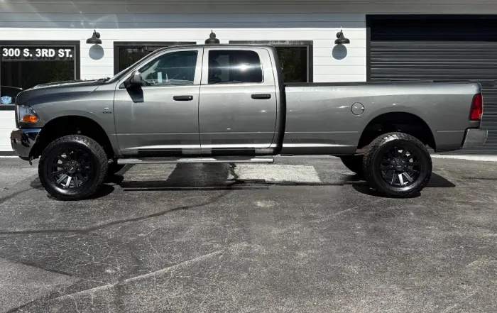 2011 RAM 2500 ST 4X4 Crew Cab SWB photo 3