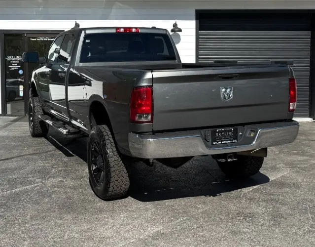 2011 RAM 2500 ST 4X4 Crew Cab SWB photo 5