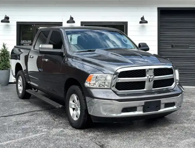 2016 RAM 1500 SLT Crew Cab 4x4 5'7" Box's photo