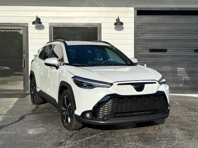 2024 Toyota Corolla Cross Hybrid XSE AWD's photo