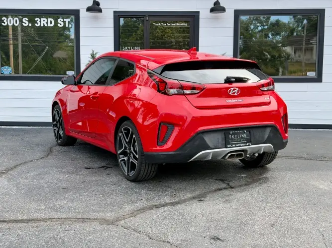 2020 Hyundai Veloster 2.0 Auto photo 5