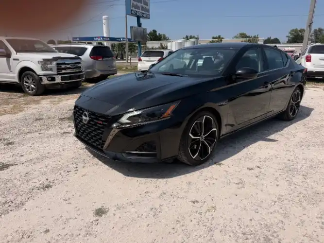 2025 Nissan Altima 2.5 SR's photo