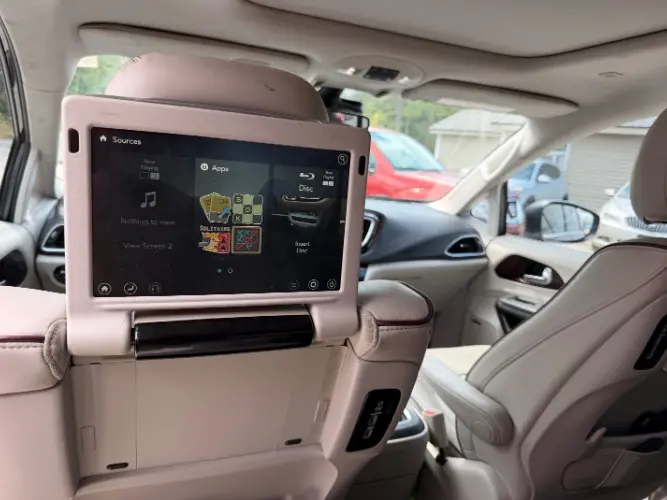 2017 Chrysler Pacifica Limited photo 5
