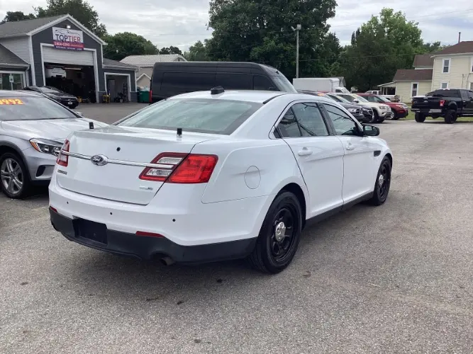 2016 Ford Taurus undefined photo 3