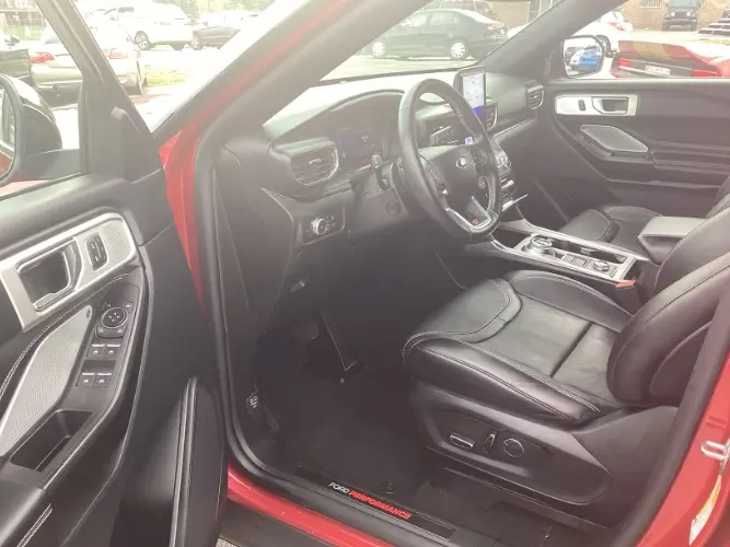 2020 Ford Explorer ST 4WD photo 5