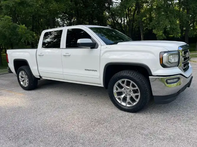 2016 GMC Sierra 4WD Crew Cab Short Box SLE's photo