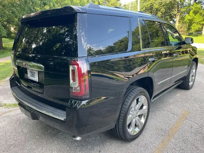 2016 GMC Yukon 4WD Denali photo 3