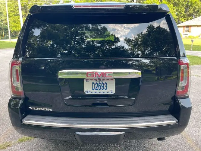 2016 GMC Yukon 4WD Denali photo 4