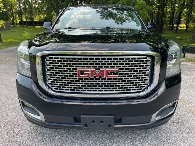 2016 GMC Yukon 4WD Denali photo 5