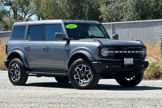 2023 Ford Bronco Outer Banks 4x4 photo 1