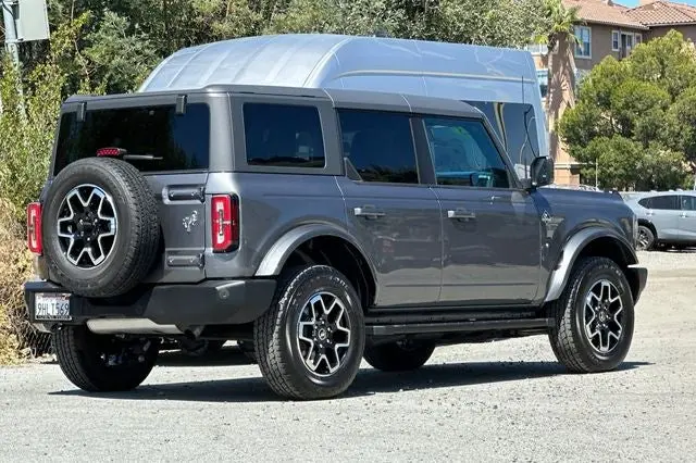2023 Ford Bronco Outer Banks 4x4 photo 4