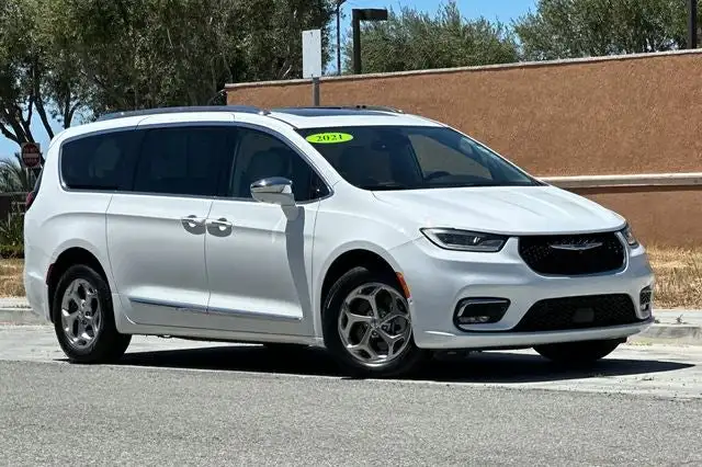 2021 Chrysler Pacifica Limited's photo