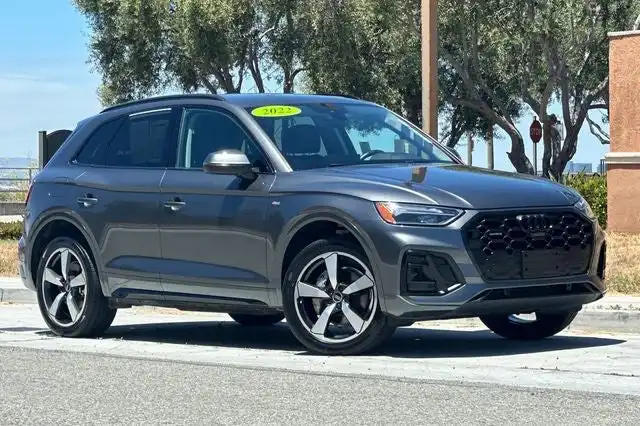 2022 Audi Q5 45 Premium Plus's photo