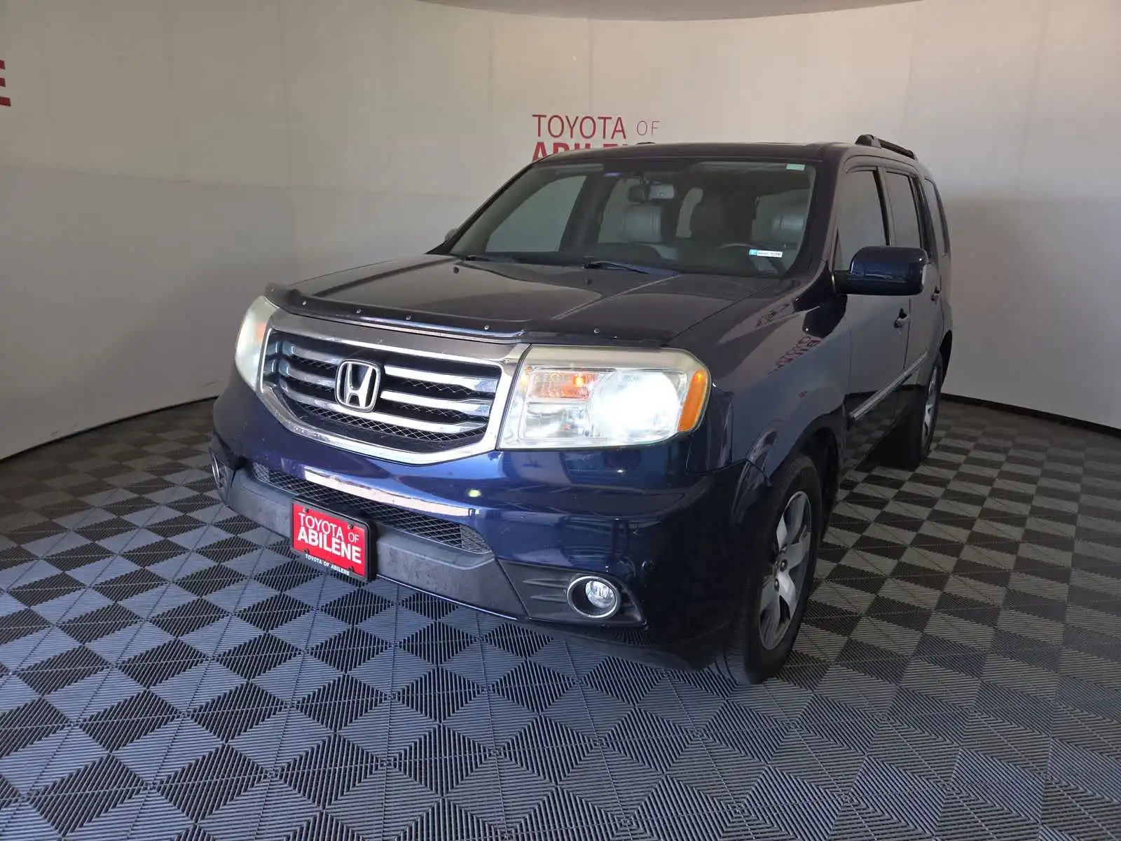 2015 Honda Pilot 2WD Touring w/RES & Navigation's photo